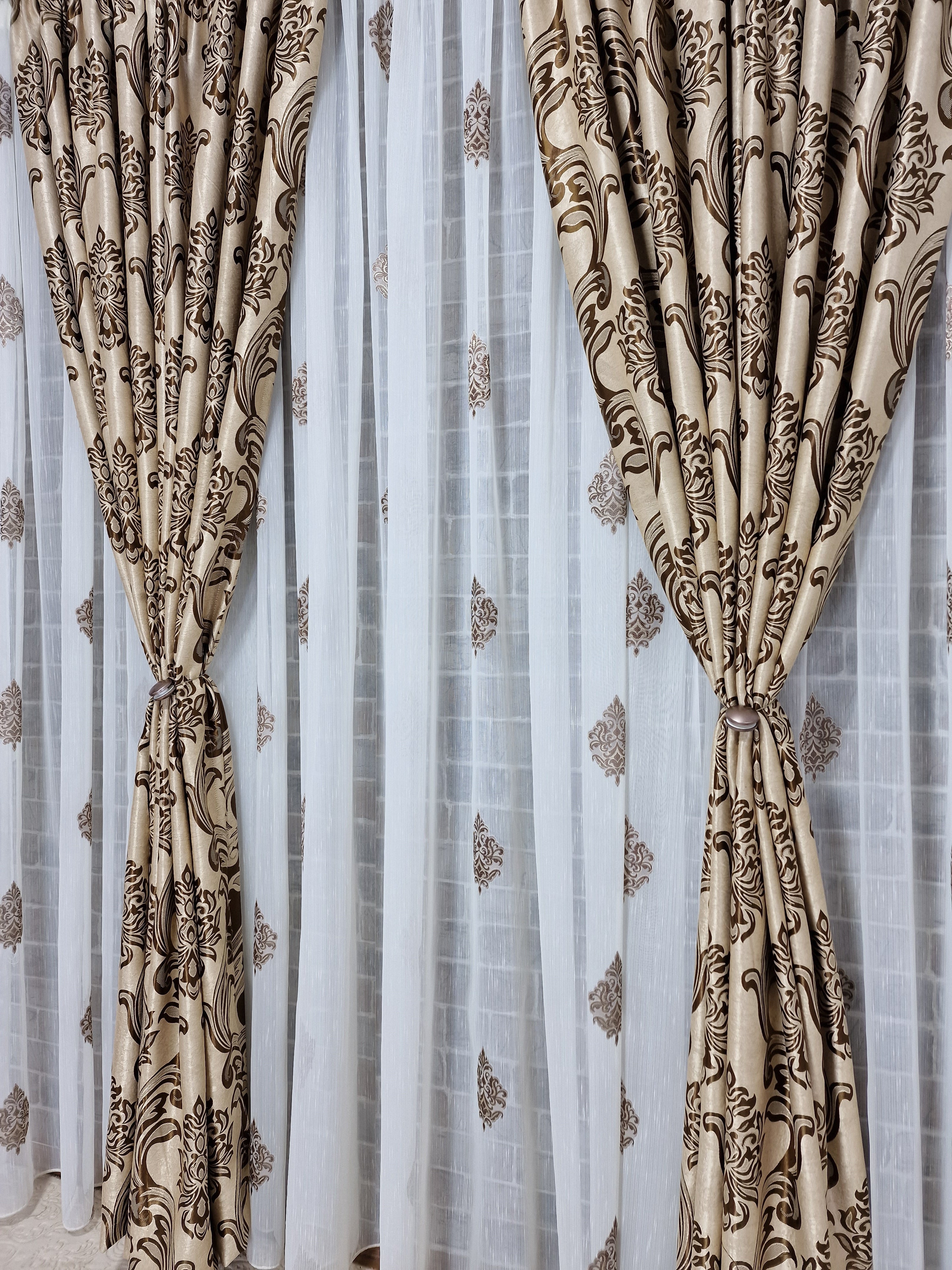 Set din perdea sable crem-maro baroc si draperie baroc crem-maro - CASABLANCA Set din perdea sable crem-maro baroc si draperie baroc crem-maro Casa Blanca Curtains & Drapes 330.00 CASABLANCA  CASABLANCA