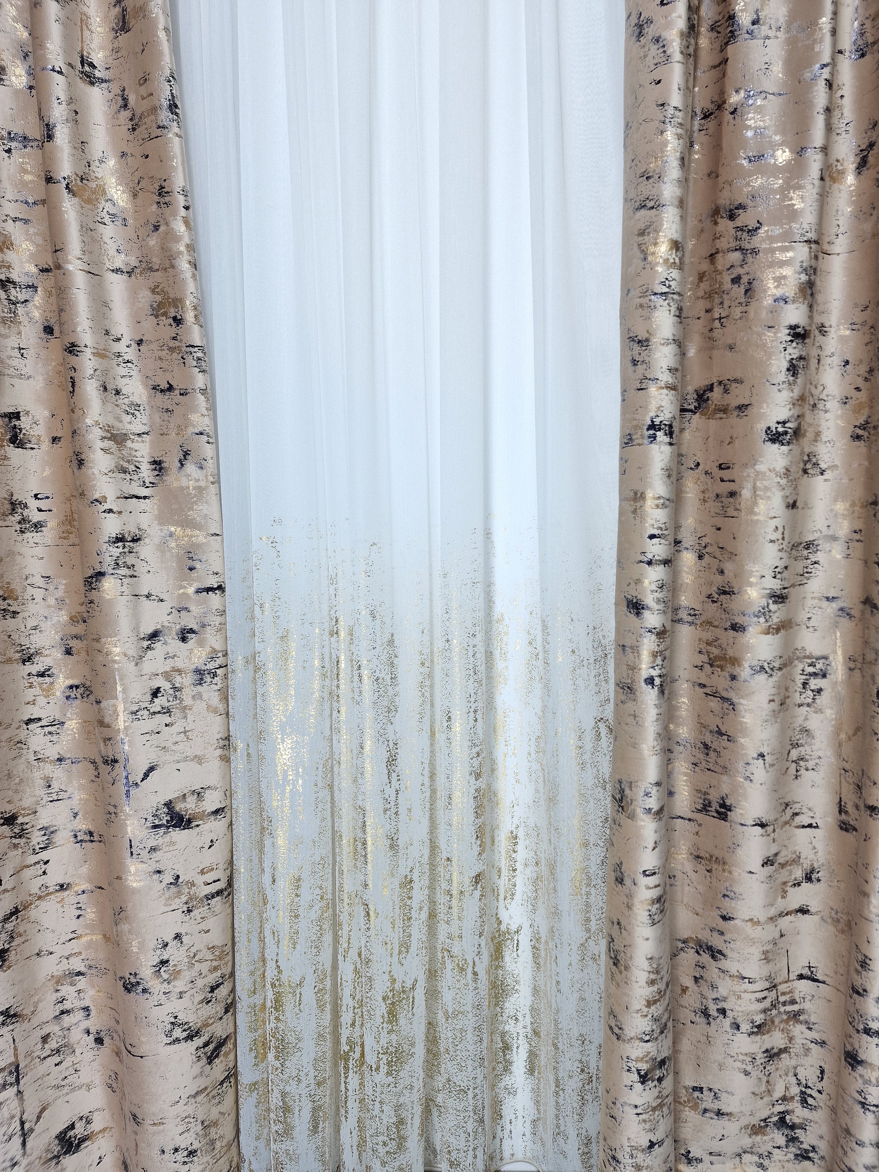Set complet perdea si draperie, colectia Golden, varianta crem - CASABLANCA Set complet perdea si draperie, colectia Golden, varianta crem CASABLANCA  740.00 CASABLANCA  CASABLANCA