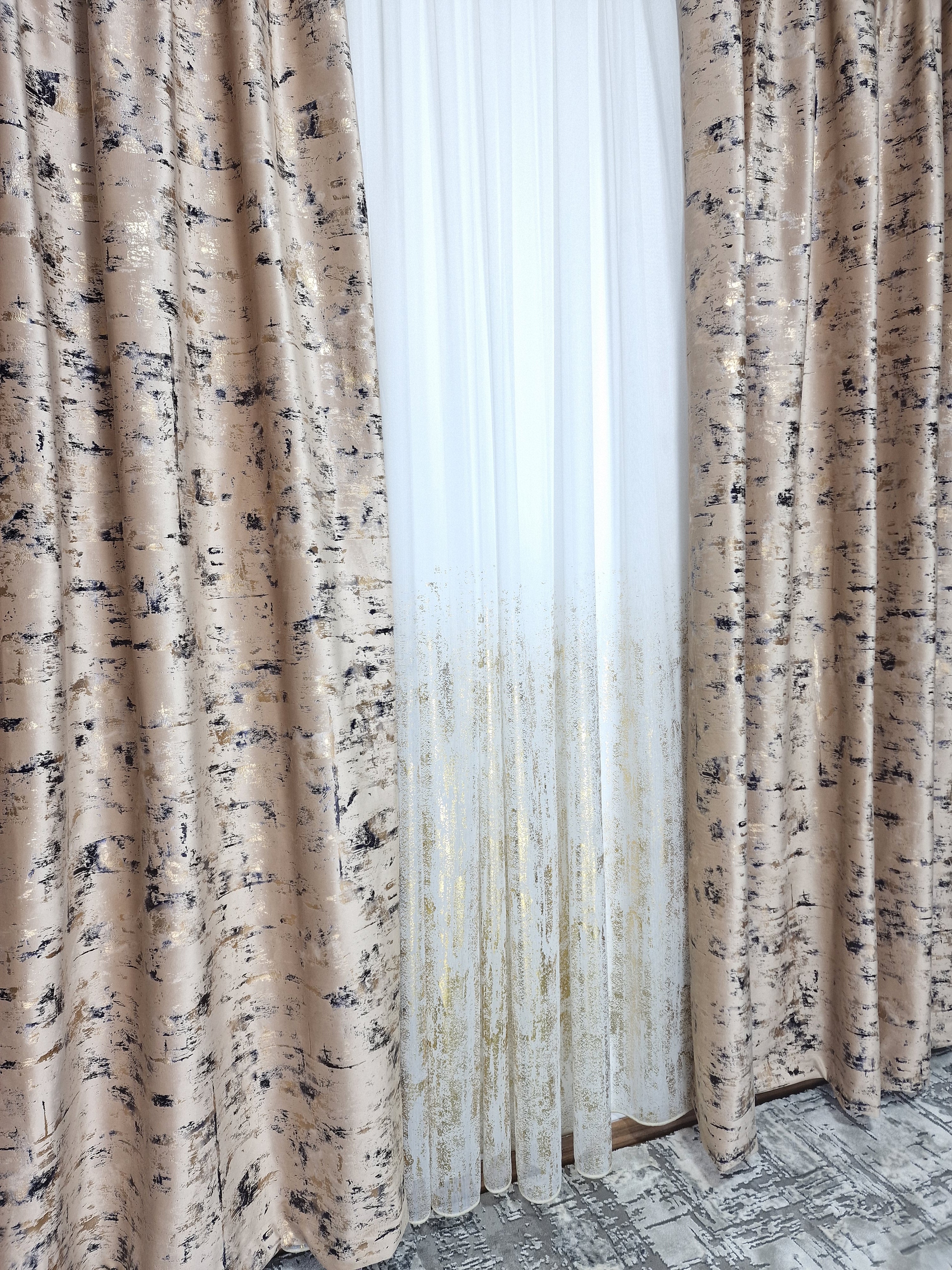 Set complet perdea si draperie, colectia Golden, varianta crem - CASABLANCA Set complet perdea si draperie, colectia Golden, varianta crem CASABLANCA  740.00 CASABLANCA  CASABLANCA