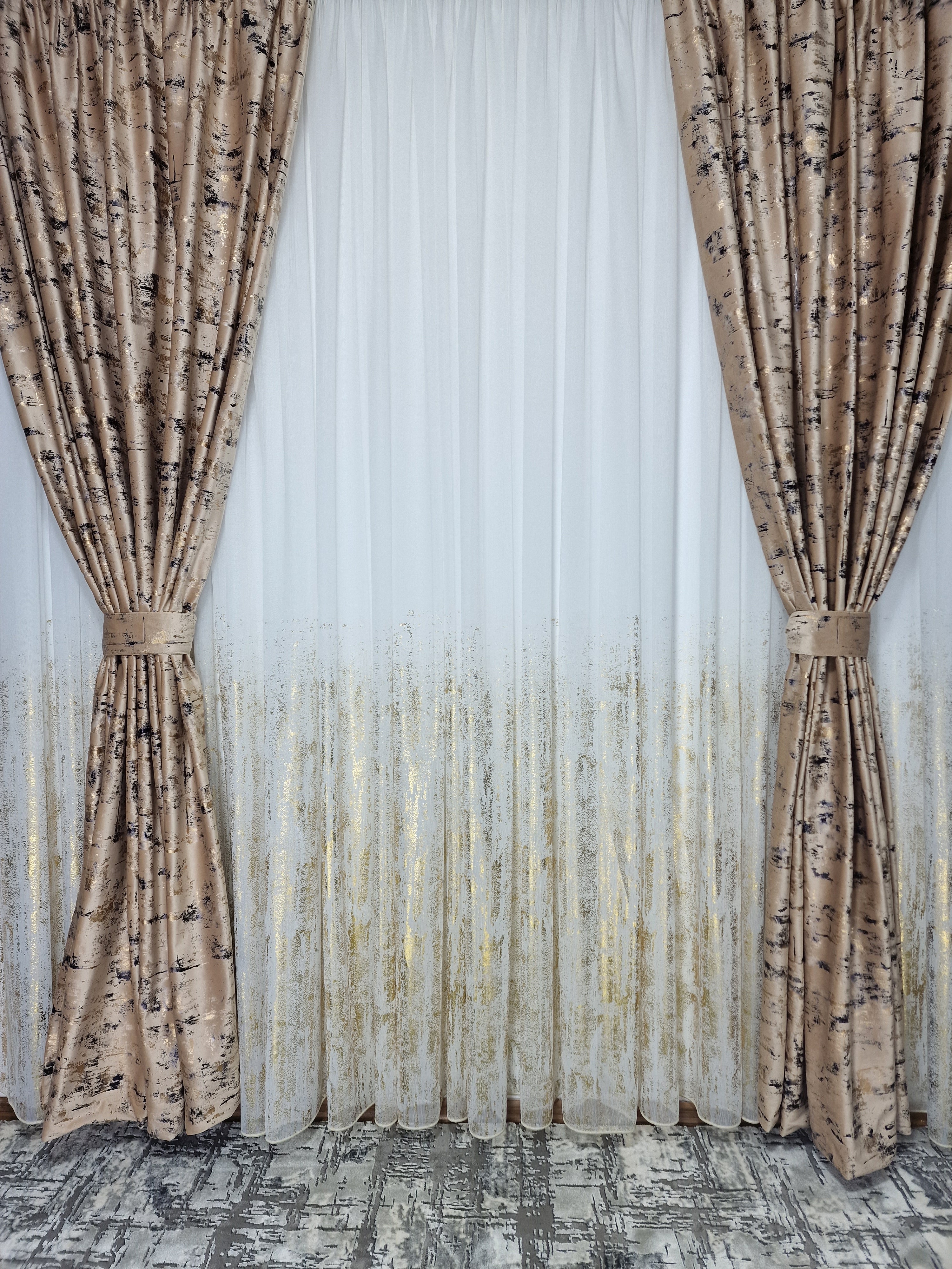 Set complet perdea si draperie, colectia Golden, varianta crem - CASABLANCA Set complet perdea si draperie, colectia Golden, varianta crem CASABLANCA  740.00 CASABLANCA  CASABLANCA