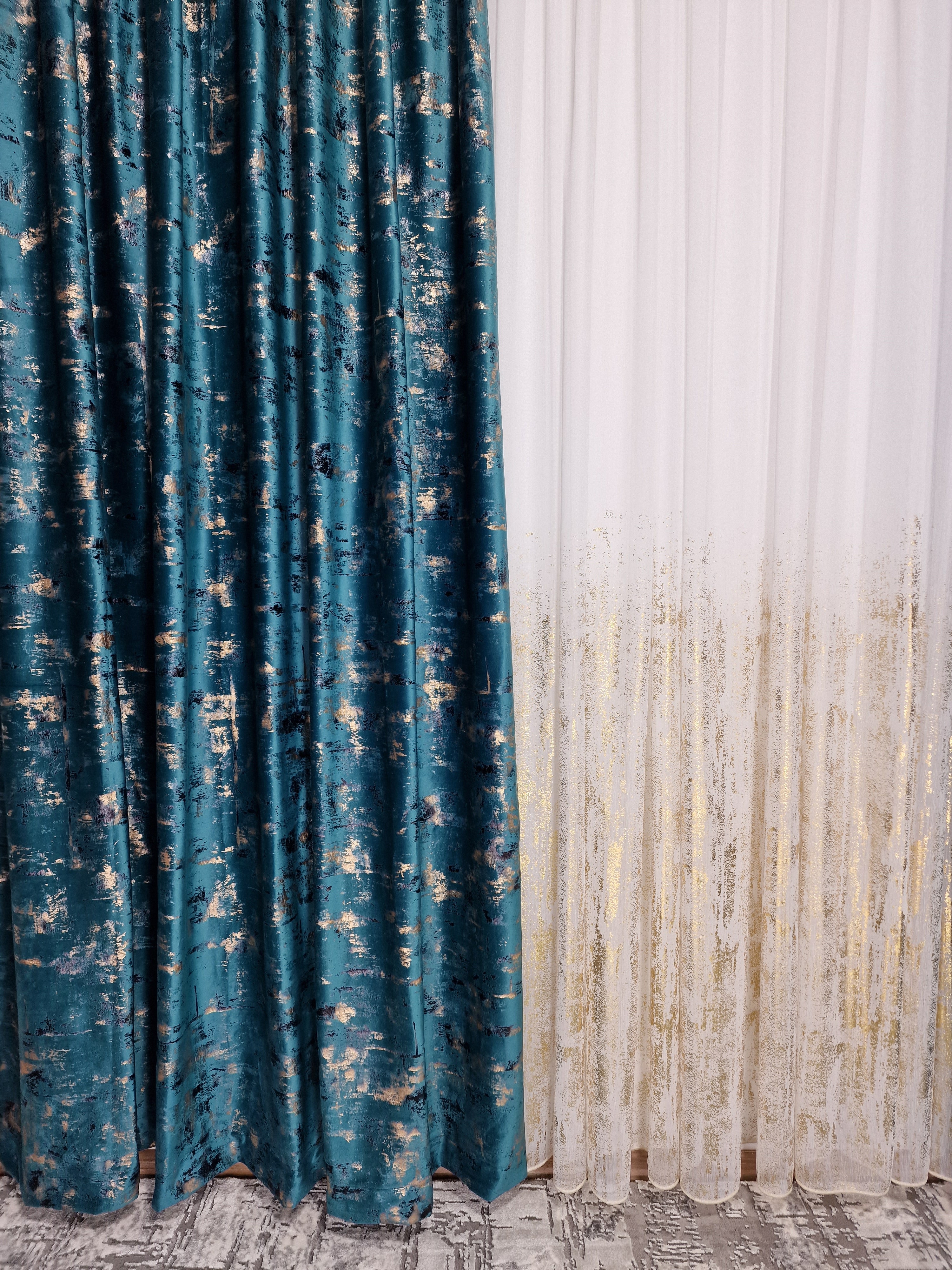 Set complet perdea si draperie, colectia Golden, varianta turcoaz - CASABLANCA Set complet perdea si draperie, colectia Golden, varianta turcoaz CASABLANCA  740.00 CASABLANCA  CASABLANCA