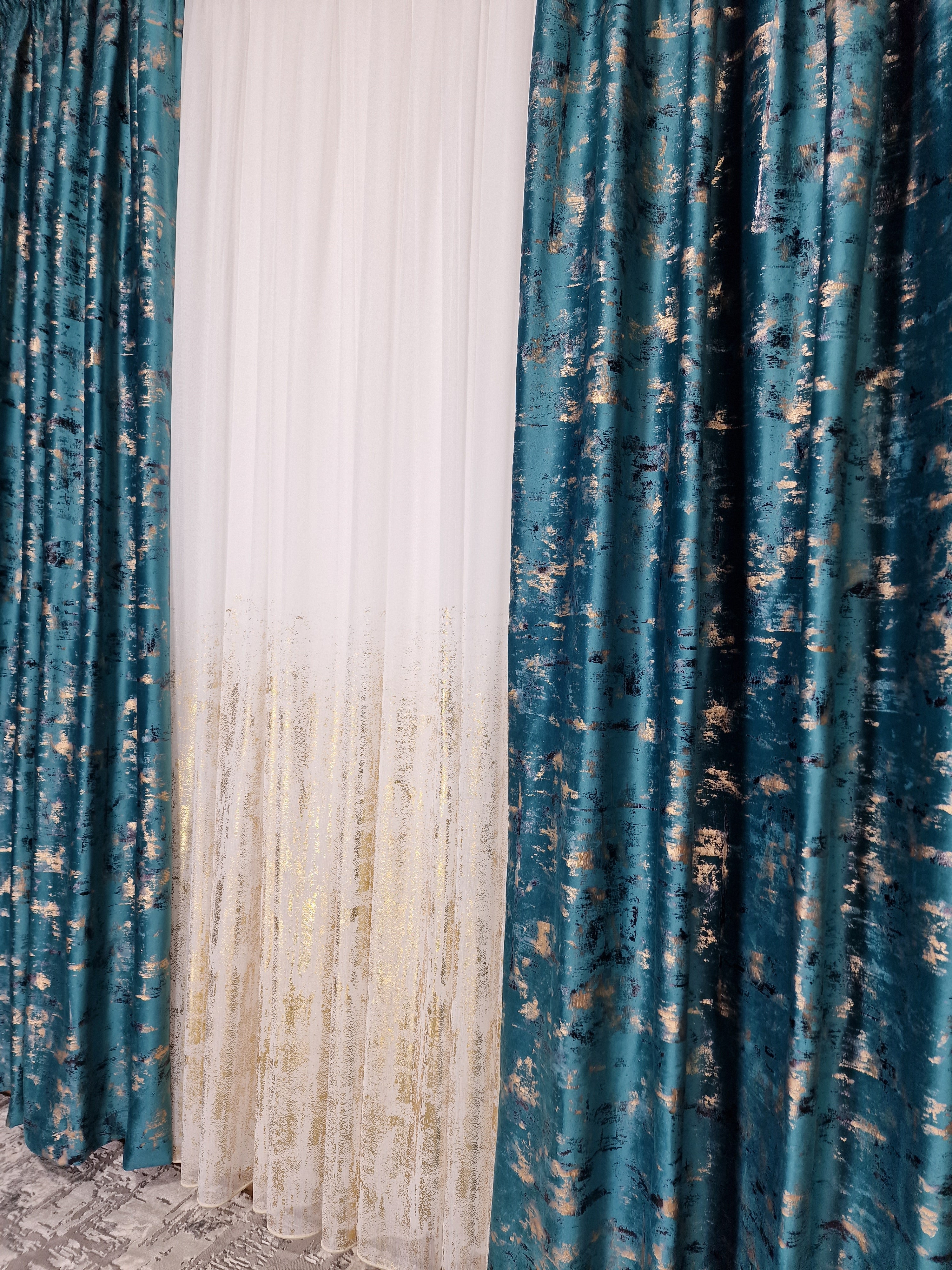 Set complet perdea si draperie, colectia Golden, varianta turcoaz - CASABLANCA Set complet perdea si draperie, colectia Golden, varianta turcoaz CASABLANCA  740.00 CASABLANCA  CASABLANCA