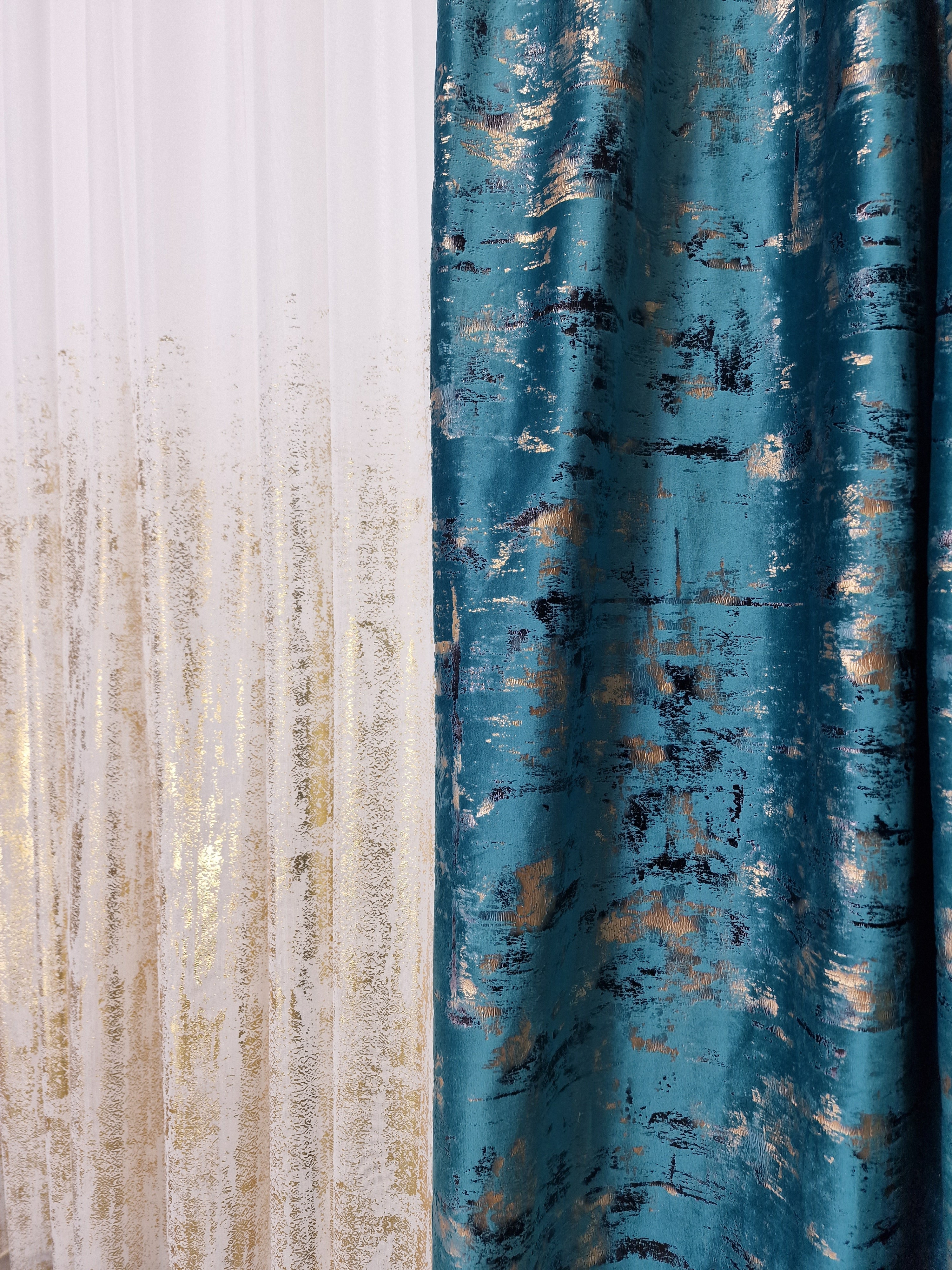 Set complet perdea si draperie, colectia Golden, varianta turcoaz - CASABLANCA Set complet perdea si draperie, colectia Golden, varianta turcoaz CASABLANCA  740.00 CASABLANCA  CASABLANCA
