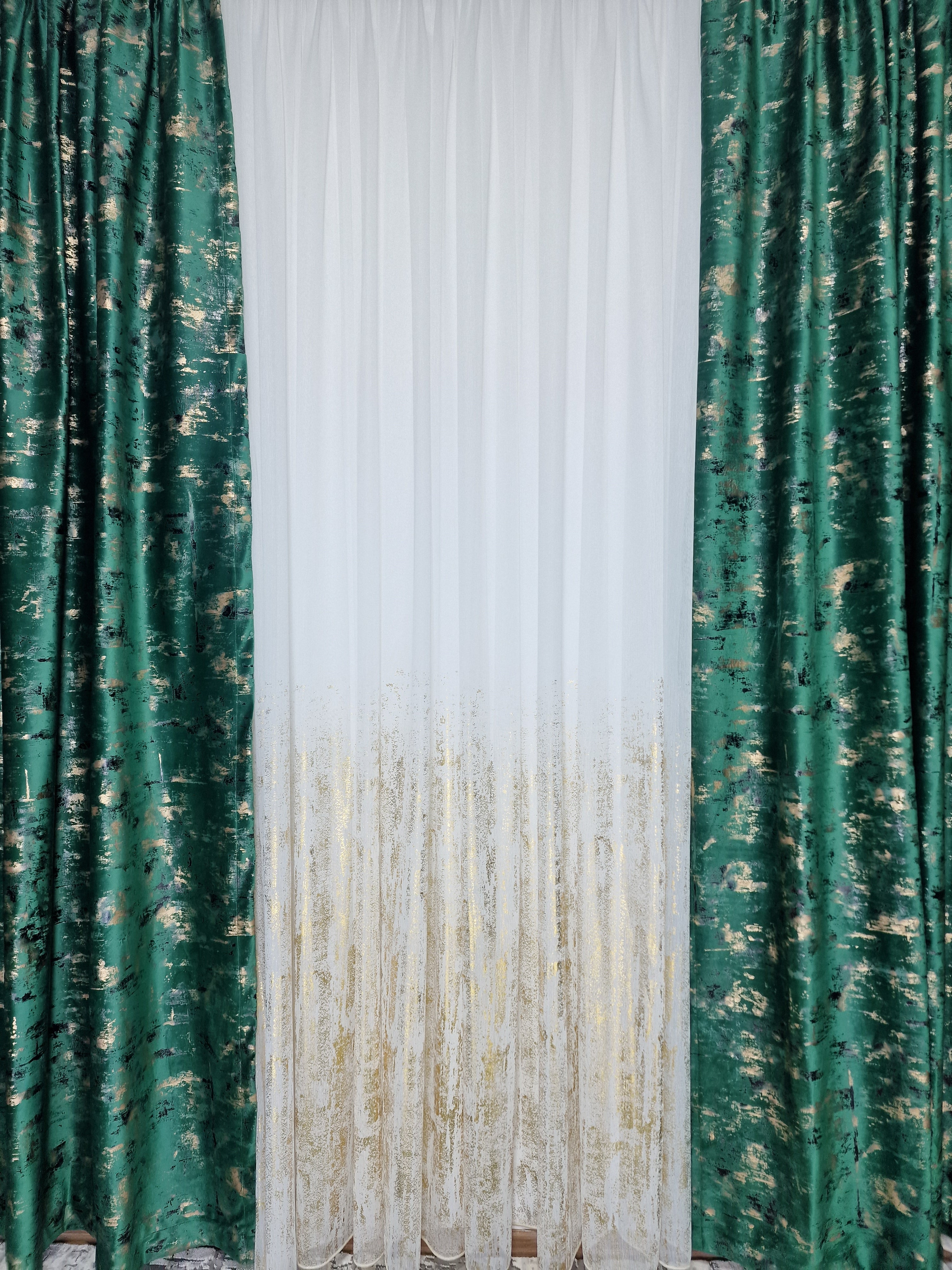 Set complet perdea si draperie, colectia Golden, varianta verde smarald - CASABLANCA Set complet perdea si draperie, colectia Golden, varianta verde smarald CASABLANCA  740.00 CASABLANCA  CASABLANCA
