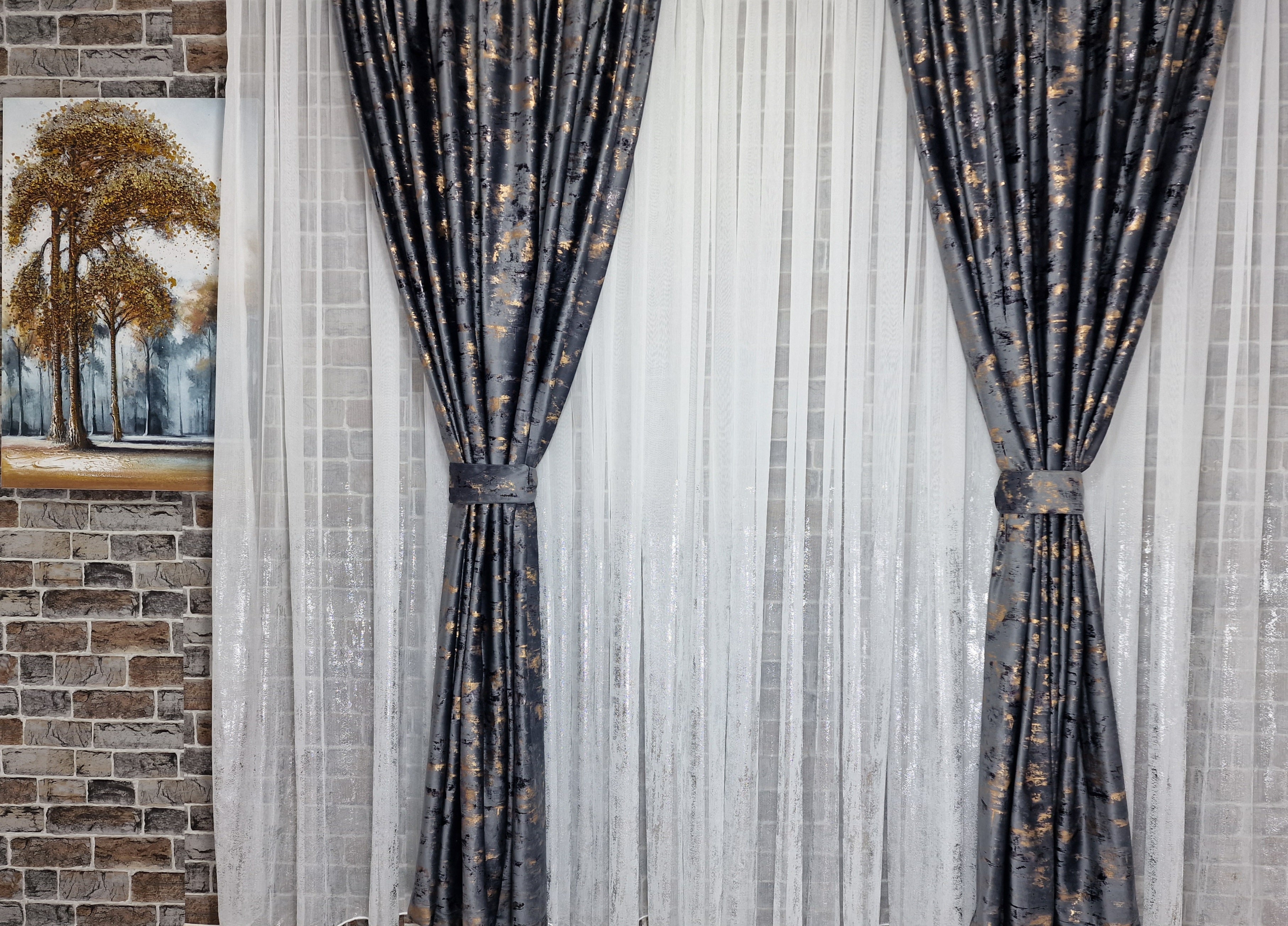 Set complet perdea si draperie, colectia Golden, varianta gri inchis - CASABLANCA Set complet perdea si draperie, colectia Golden, varianta gri inchis CASABLANCA  740.00 CASABLANCA  CASABLANCA