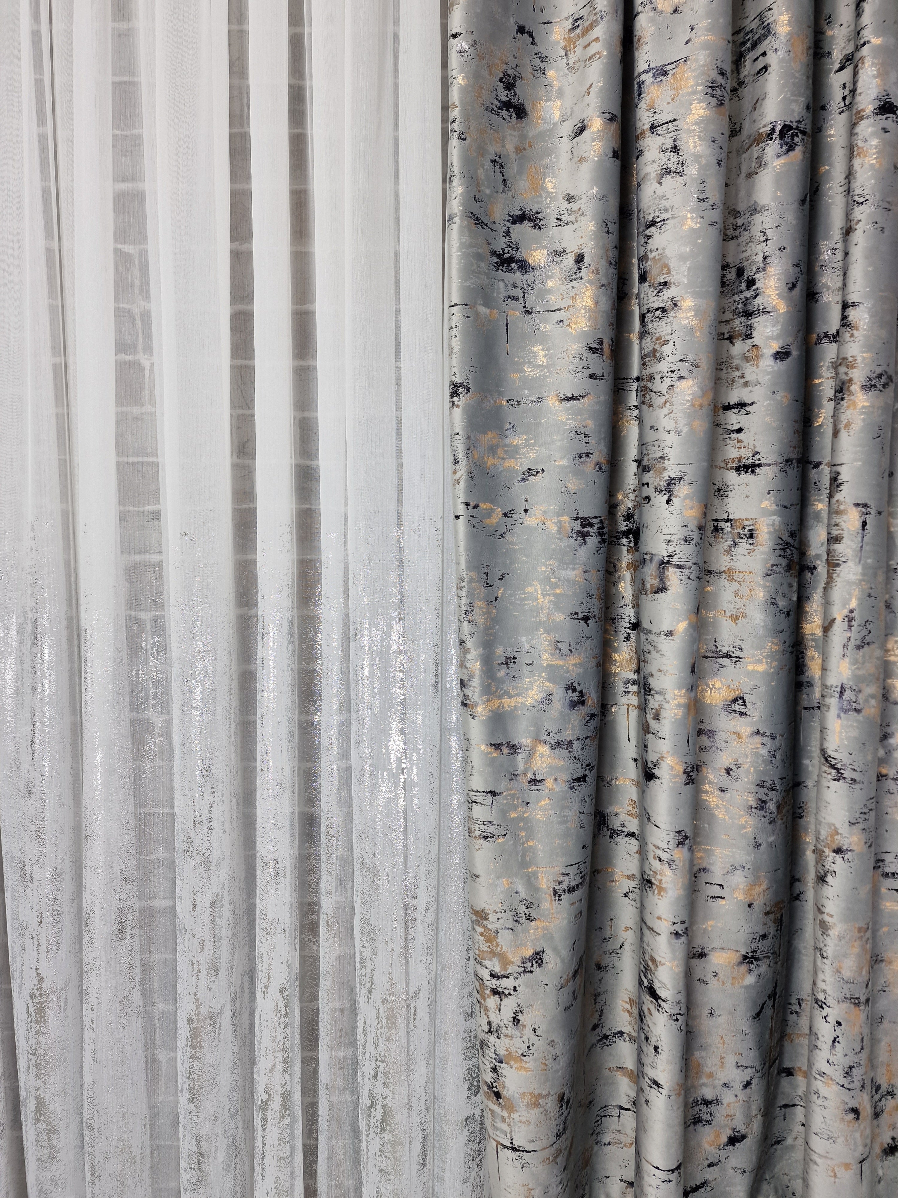 Set complet perdea si draperie, colectia Golden, varianta gri deschis - CASABLANCA Set complet perdea si draperie, colectia Golden, varianta gri deschis CASABLANCA  740.00 CASABLANCA  CASABLANCA