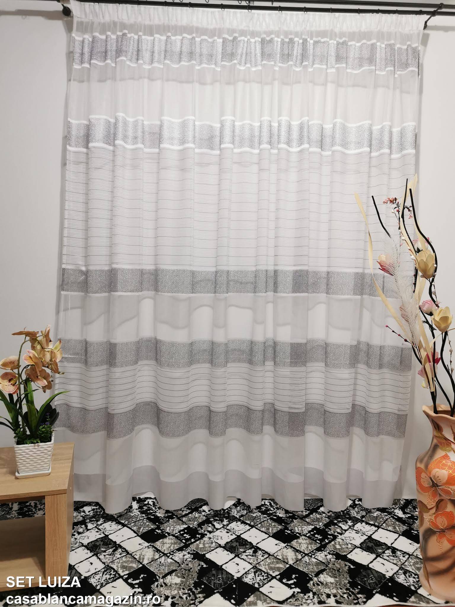 Set perdea si draperie Luiza, imprimeu geometric, ideal pentru spatii contemporane - CASABLANCA Set perdea si draperie Luiza, imprimeu geometric, ideal pentru spatii contemporane Casa Blanca Curtains & Drapes 420.00 CASABLANCA  CASABLANCA