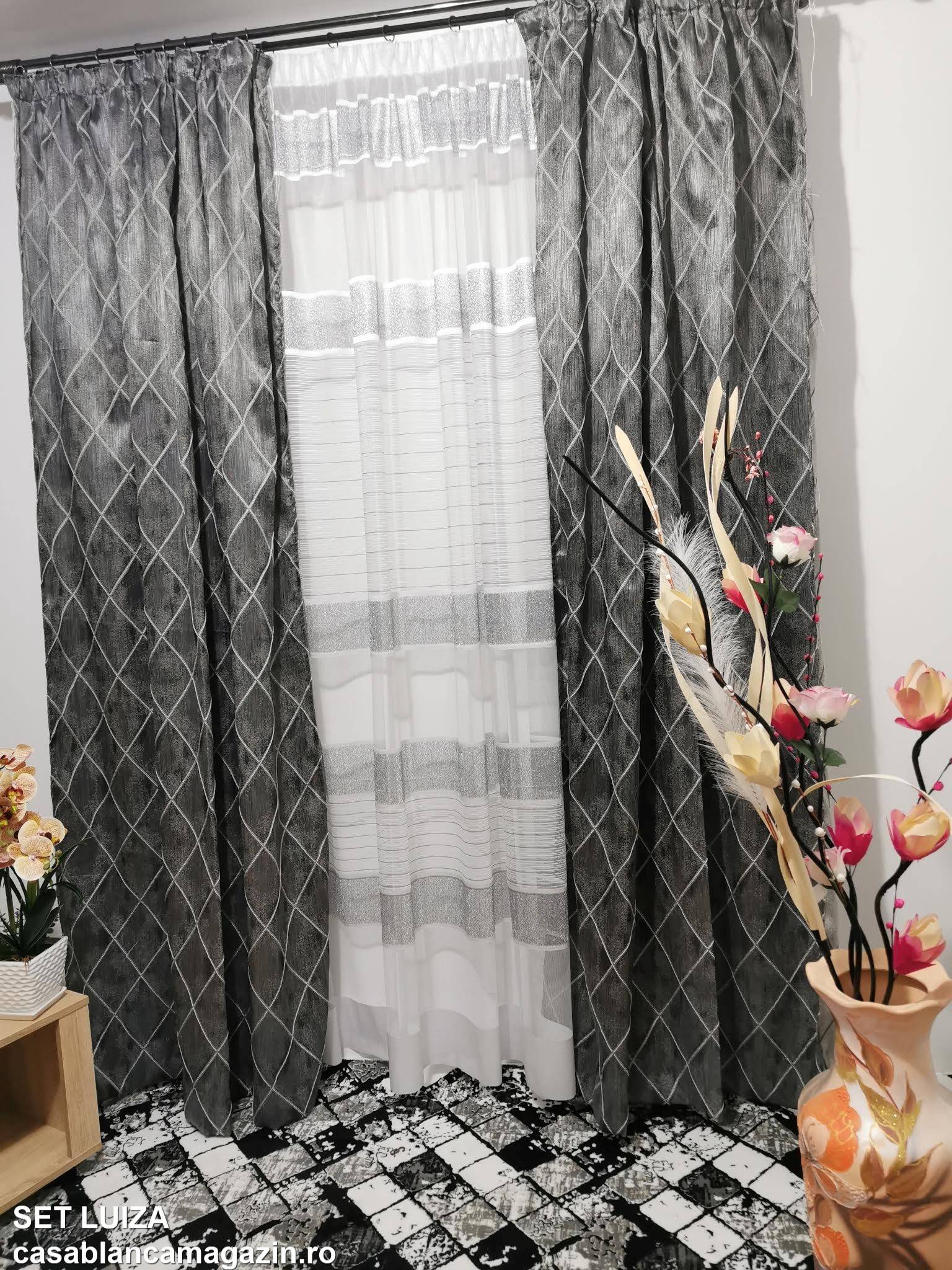 Set perdea si draperie Luiza, imprimeu geometric, ideal pentru spatii contemporane - CASABLANCA Set perdea si draperie Luiza, imprimeu geometric, ideal pentru spatii contemporane Casa Blanca Curtains & Drapes 420.00 CASABLANCA  CASABLANCA