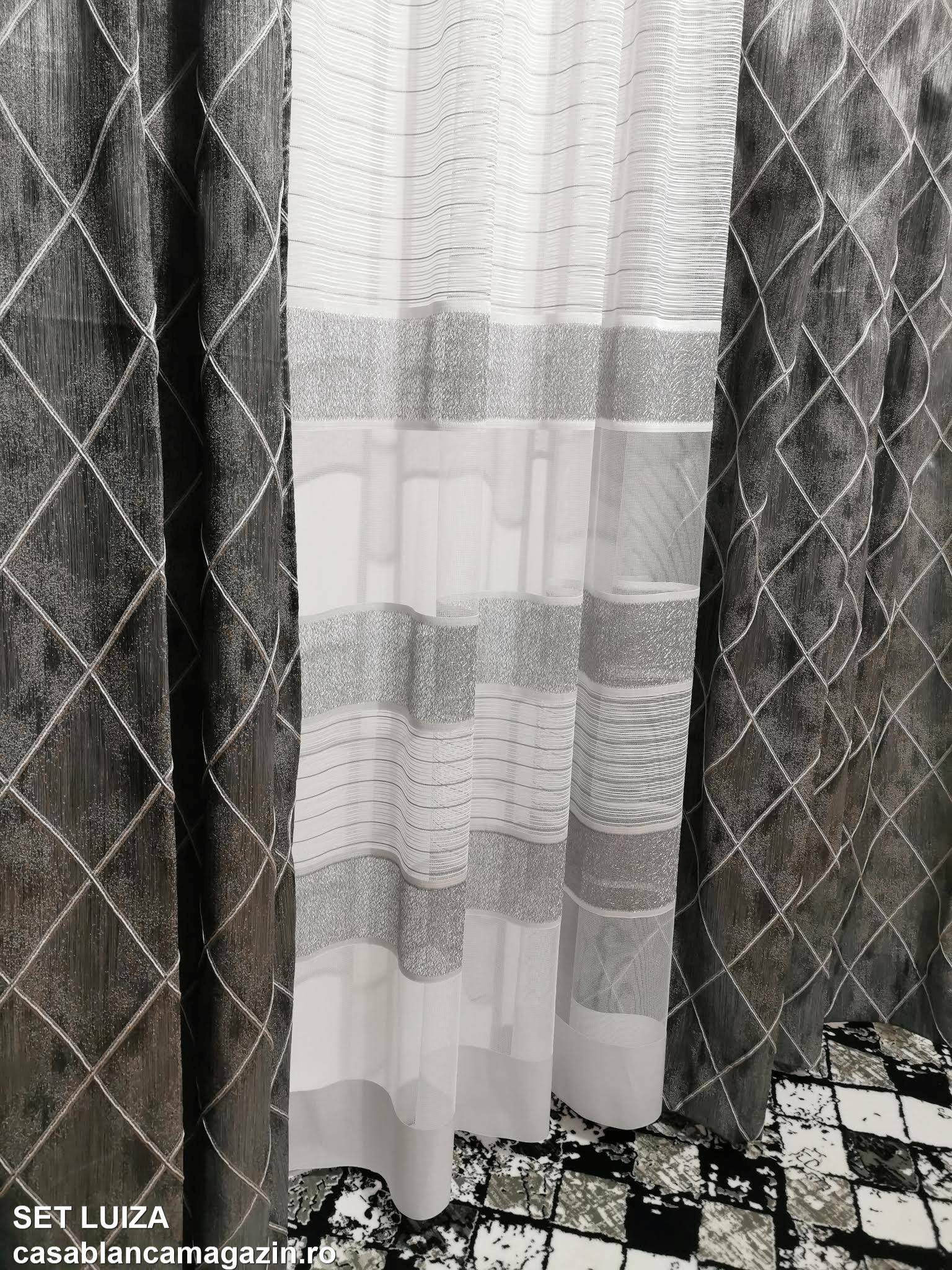 Set perdea si draperie Luiza, imprimeu geometric, ideal pentru spatii contemporane - CASABLANCA Set perdea si draperie Luiza, imprimeu geometric, ideal pentru spatii contemporane Casa Blanca Curtains & Drapes 420.00 CASABLANCA  CASABLANCA